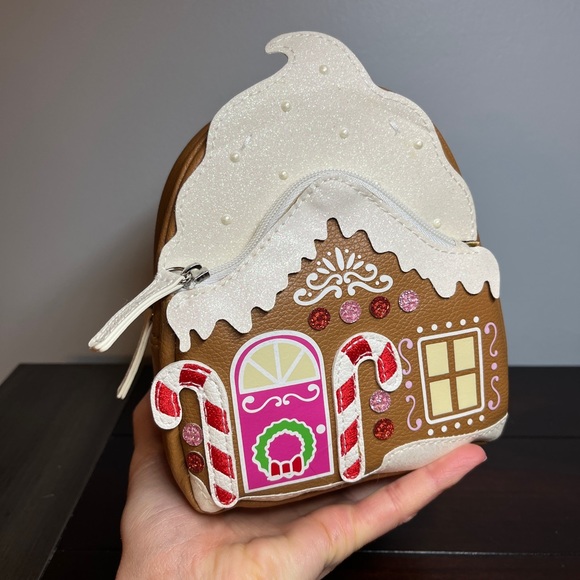 Bath and Body Works Holiday 2023 Gingerbread House Cosmetic backpack New w/Tags! - Picture 3 of 9